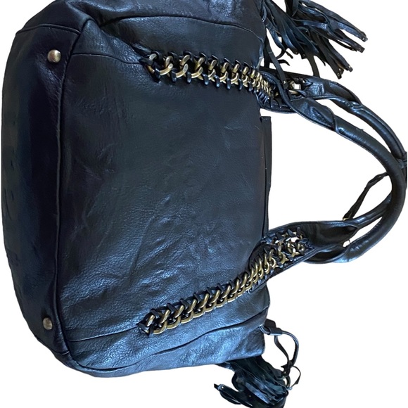 NAN black shoulder bag. Very roomy to hold a lot all hardware in good shape - Picture 11 of 16